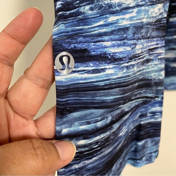 Lululemon Leggings Women’s Size 4 Multi Blue Fast Free Crop II Nulux Shorelines - Picture 12 of 16